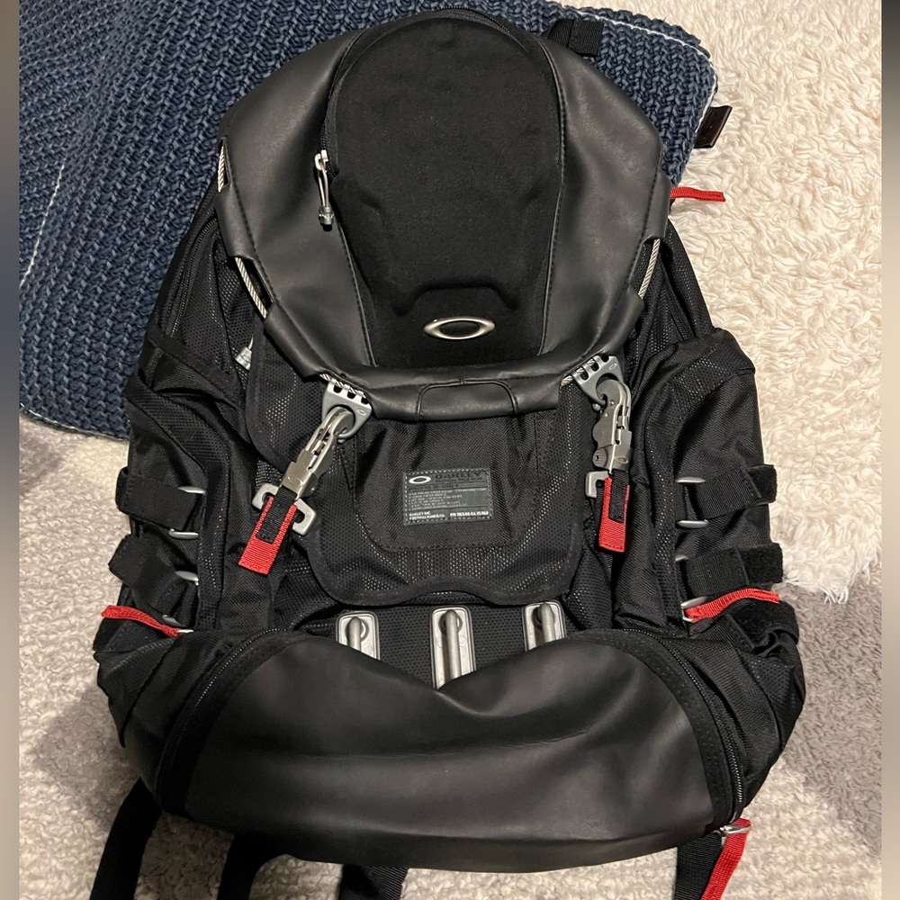 NWOT - Oakley “Kitchen Sink” Backpack